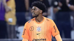 Hugo Souza pelo Corinthians.