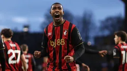 Rayan, do AFC Bournemouth, comemora após contribuir para o gol de Alex Scott. (Photo by Jack Thomas/Getty Images)