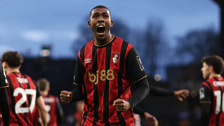 Rayan, do AFC Bournemouth, comemora após contribuir para o gol de Alex Scott. (Photo by Jack Thomas/Getty Images)