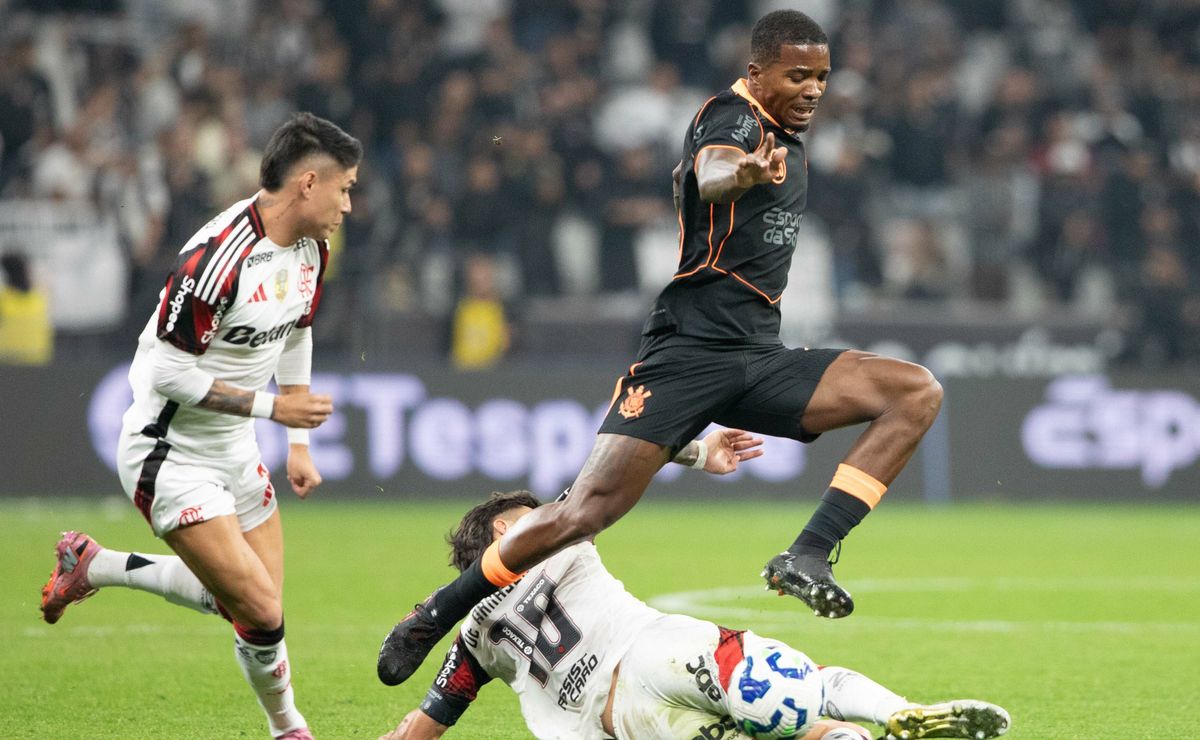 Matheus Pereira, Cebolinha e mais: Confira as opções no banco de Flamengo e Corinthians para a final