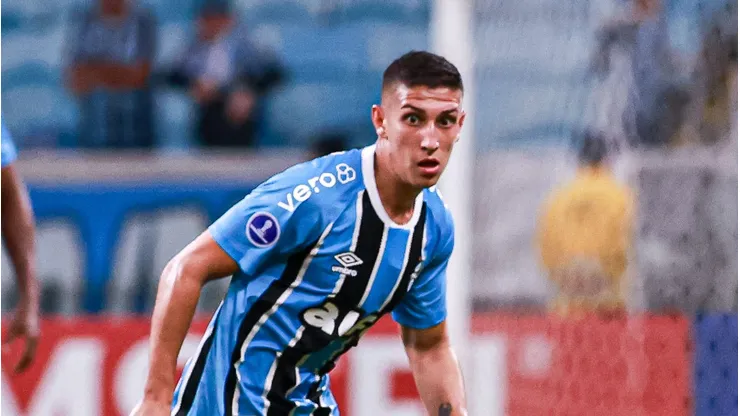 Miguel Monsalve jogador do Gremio durante partida contra o Godoy Cruz no estadio Arena do Gremio pelo campeonato Copa Sul-americana 2025. Foto: Maxi Franzoi/AGIF