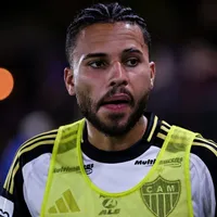 Alexsander vira preocupação após lesão no joelho em vitória do Galo