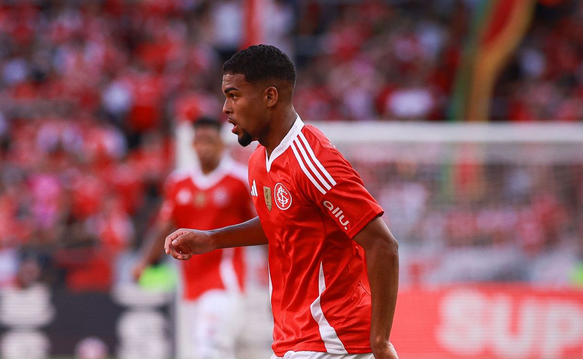 Gustavo Prado entra no segundo tempo e decide partida contra o Caxias fora de casa