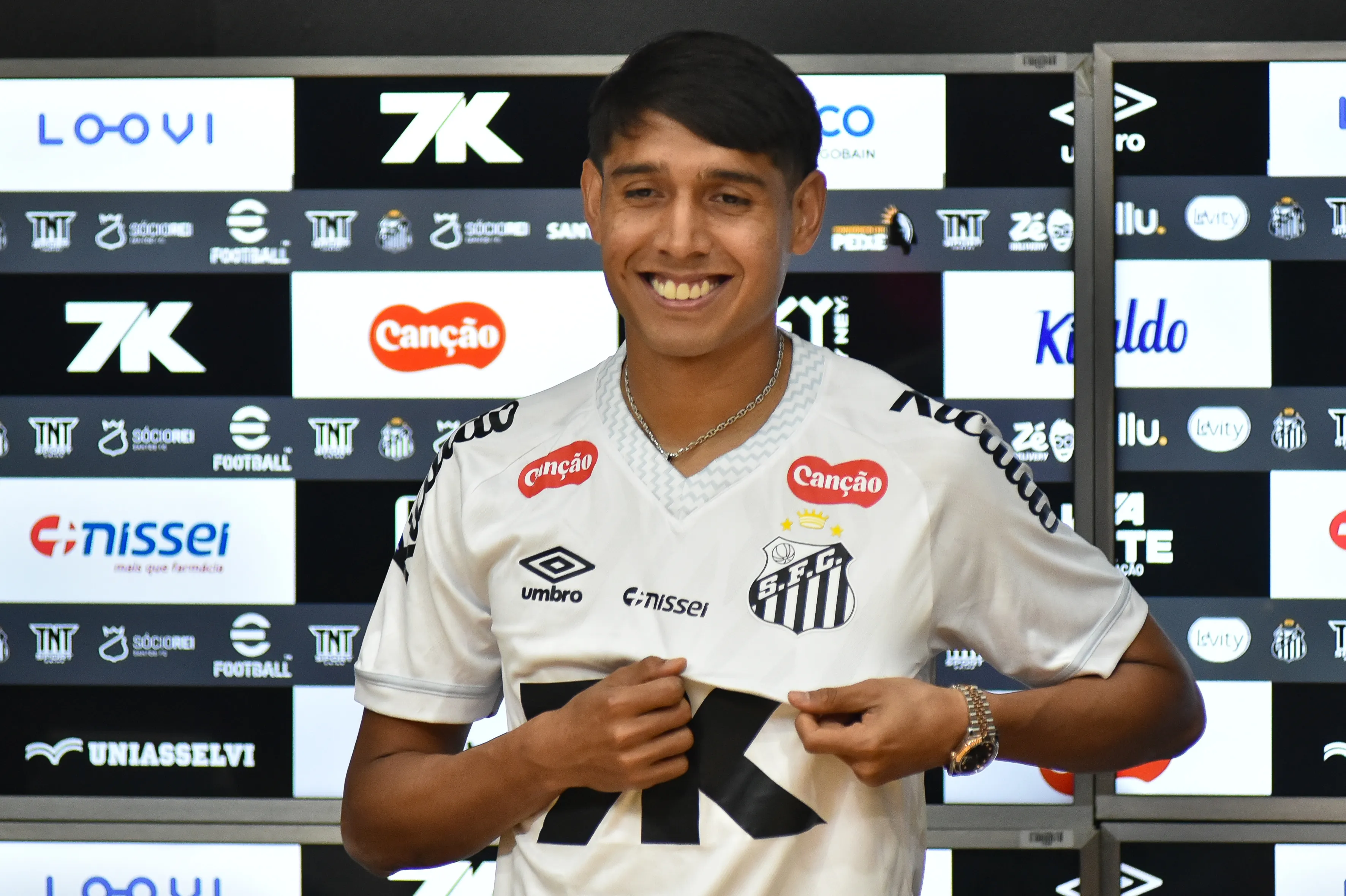 Alexis Duarte não deve permanecer no Santos. Foto: Jota Erre/AGIF
