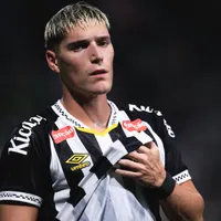 Torcida do Santos critica atuação de Rollheiser contra o São Paulo