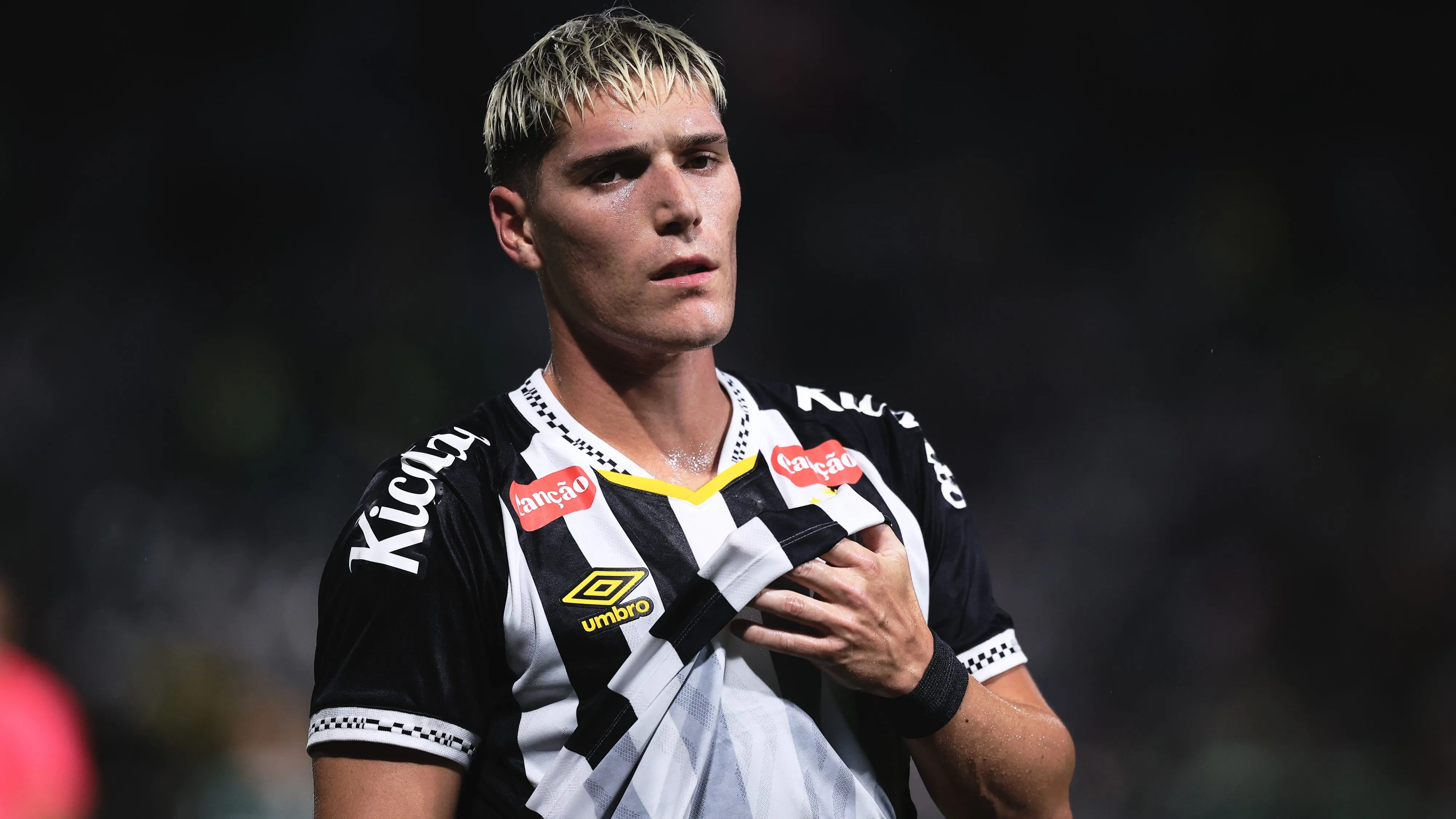 Rollheiser, jogador do Santos, durante partida contra o Palmeiras no estadio Arena Barueri pelo campeonato Paulista 2026. Foto: Ettore Chiereguini/AGIF