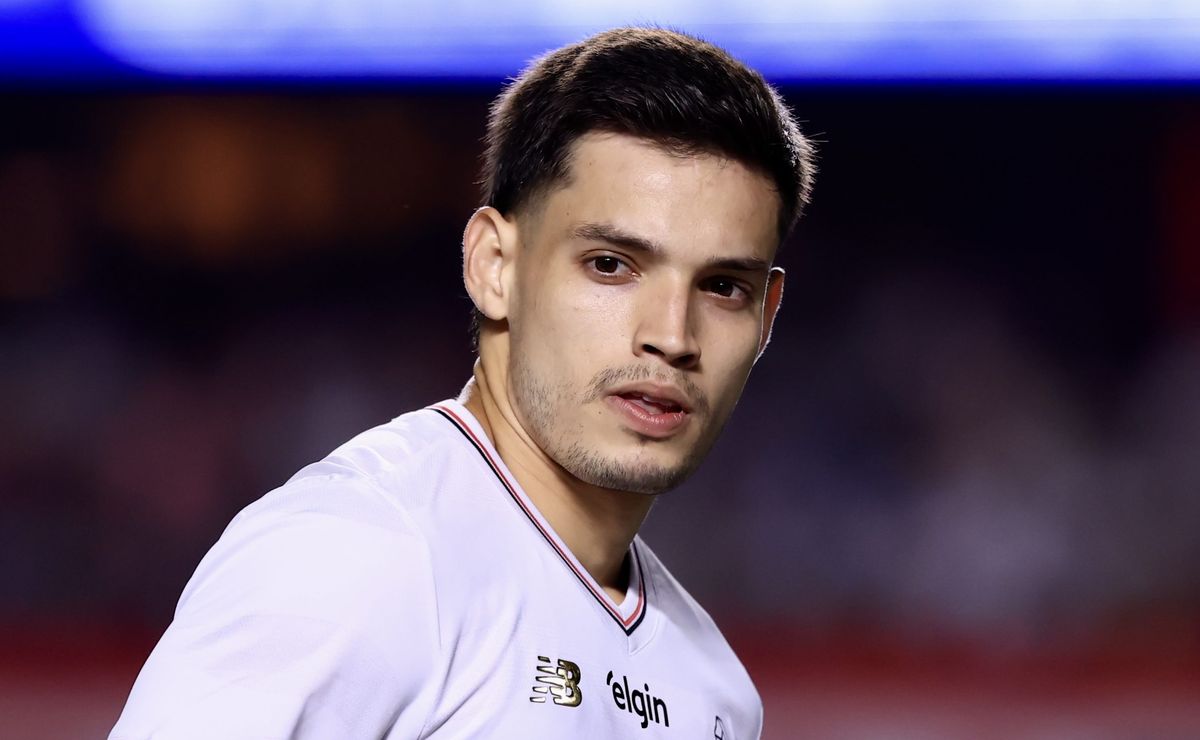Bobadilla perde chance real de gol em São Paulo x Santos em lance construído pelo Tricolor Paulista
