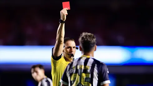 Gabriel Menino é expulso no primeiro tempo de São Paulo x Santos
