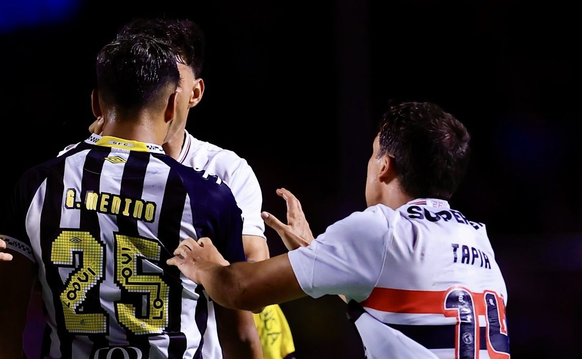 Lance polêmico envolvendo Tapia, Enzo Díaz e Gabriel Menino em São Paulo x Santos viraliza na web￼￼