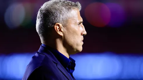 Hernán Crespo, técnico do São Paulo, durante partida contra o Santos no estadio Morumbi pelo campeonato Paulista 2026. Foto: Marcello Zambrana/AGIF