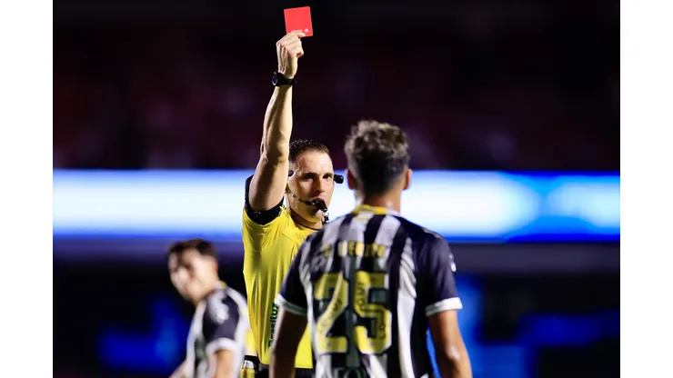 Expulsão de Gabriel Menino apressou a estreia de Rony. Foto: Marcello Zambrana/AGIF