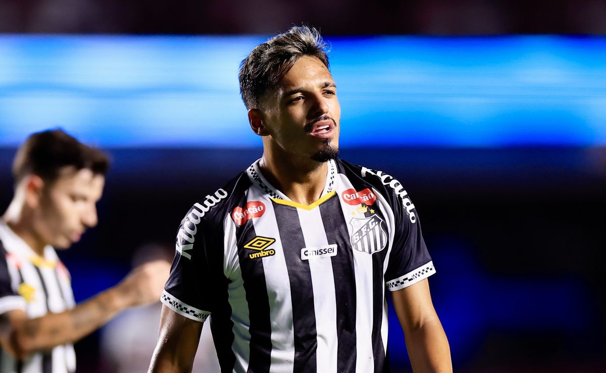 Expulsão de Gabriel Menino deixa Santos com problemas e em uma noite para esquecer no Paulistão