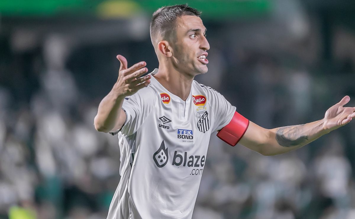 João Schmidt, do Santos, faz forte desabafo após derrota para o São Paulo e detona desempenho