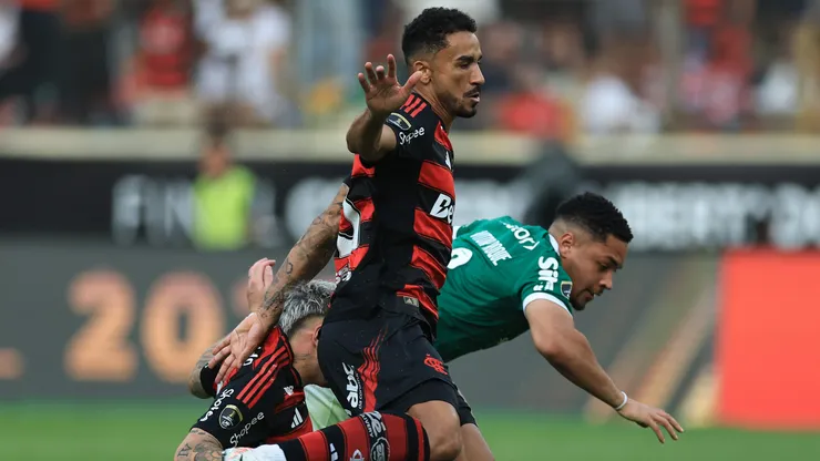 Danilo expõe "falta de atenção" de jogador do Palmeiras em lance na final da Libertadores