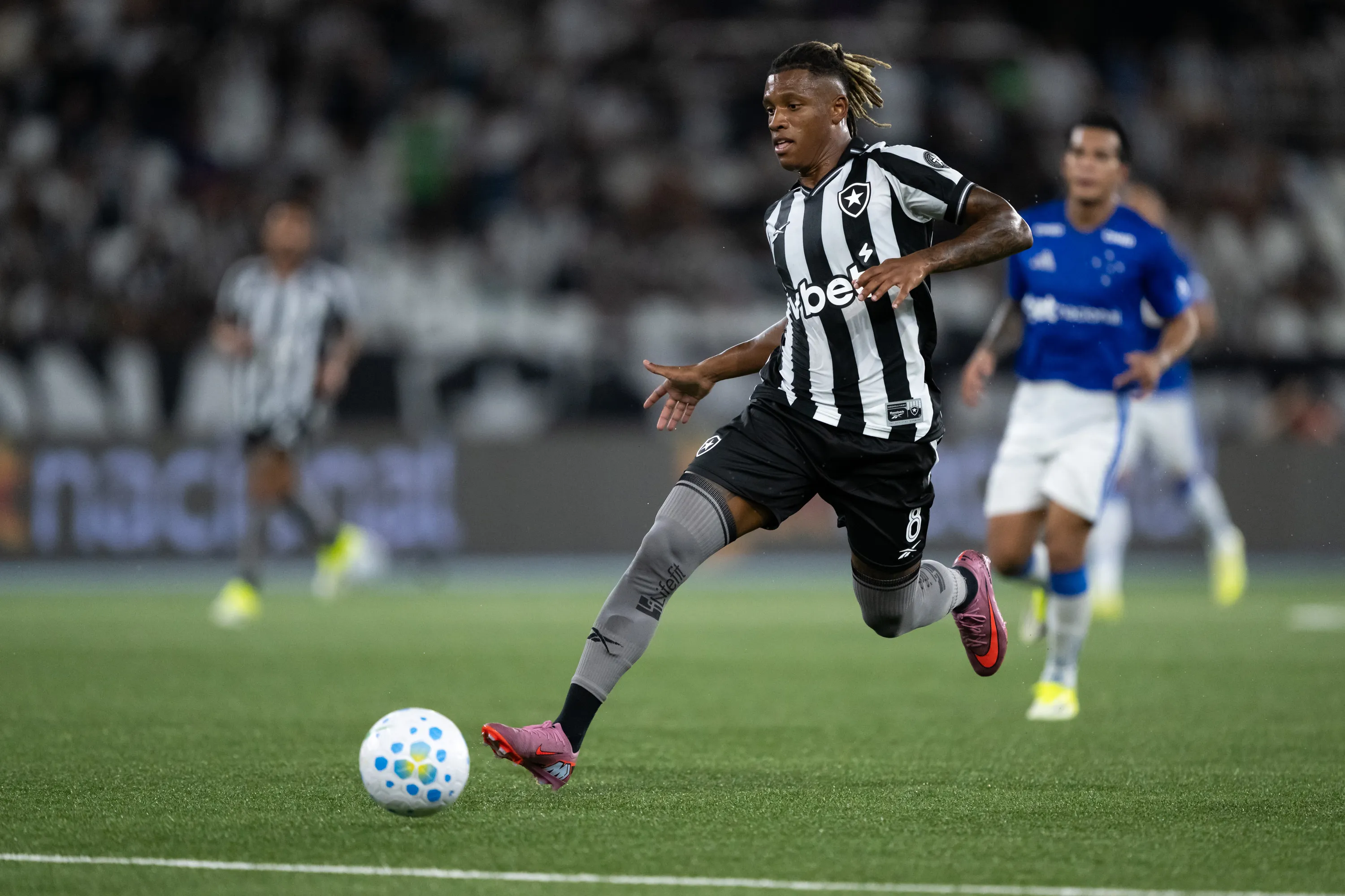 RJ – RIO DE JANEIRO – 29/01/2026 – BRASILEIRO A 2026, BOTAFOGO X CRUZEIRO – Danilo jogador do Botafogo durante partida contra o Cruzeiro no estadio Engenhao pelo campeonato Brasileiro A 2026. Foto: Jorge Rodrigues/AGIF
