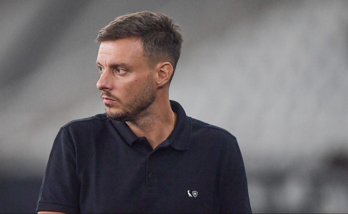 Botafogo deve mudar escalação contra o Fluminense e apresenta novidades no time titular