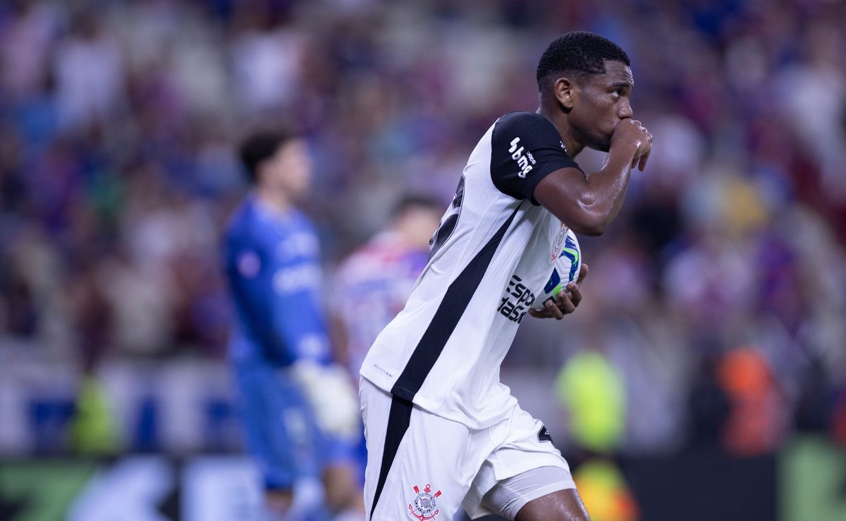 André Luiz cresce no Corinthians e pode ser uma das novidades na equipe de Dorival na Supercopa