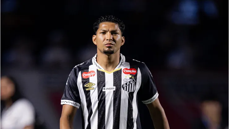 Rony fez sua primeira partida pelo Alvinegro Praiano