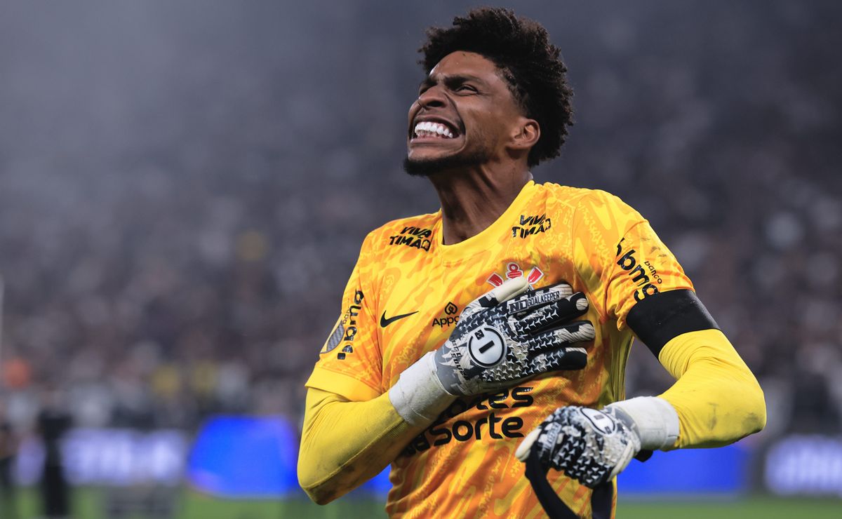 Hugo Souza enfrenta o Flamengo na Supercopa sendo peça decisiva do Corinthians, principalmente em pênaltis