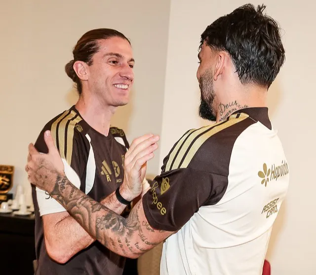 Paquetá durante encontro com Filipe Luis. Foto: Gilvan de Souza/Flamengo