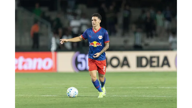 Gustavo Neves (Bragantino) durante jogo contra o Coritiba, no dia 28.01.2026. Foto: Hedeson Alves/AGIF