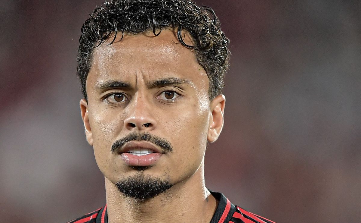 Corinthians não desiste de Allan e avalia reabrir negociações pelo volante do Flamengo