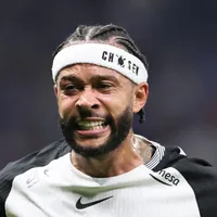 Memphis pede expulsão de Alex Sandro em Flamengo x Corinthians