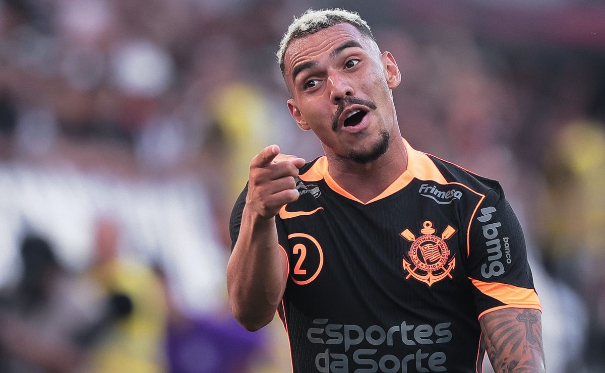 Lance duro de Carrascal em Matheuzinho esquenta jogo e revolta jogadores do Corinthians