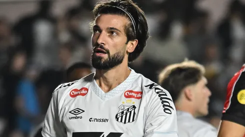 Lautaro Díaz está no Santos desde setembro de 2025.