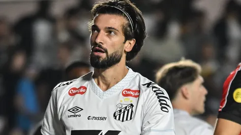 Lautaro Díaz está no Santos desde setembro de 2025.