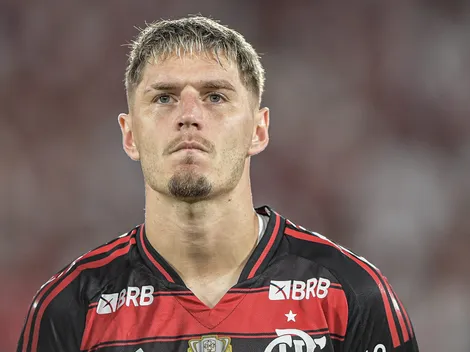 Jogadores do Flamengo questionam gol do Corinthians com suposta falta