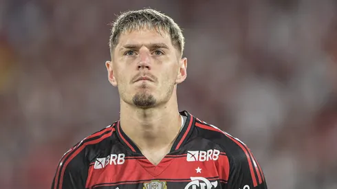 Lateral pediu falta no momento do gol