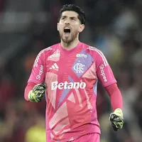 Rossi evita gol de Memphis Depay e salva o Flamengo