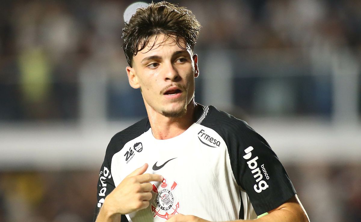 Torcida do Flamengo pega no pé de Bidon após lance polêmico envolvendo Carrascal