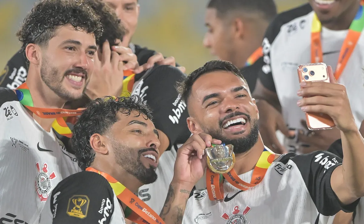 Corinthians bate o Flamengo e conquista a Supercopa do Brasil 2026