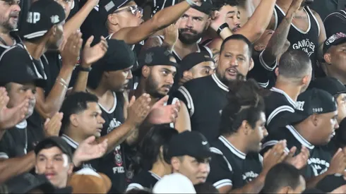 Torcida do Corinthians roubou a cena nas arquibancadas na Supercopa