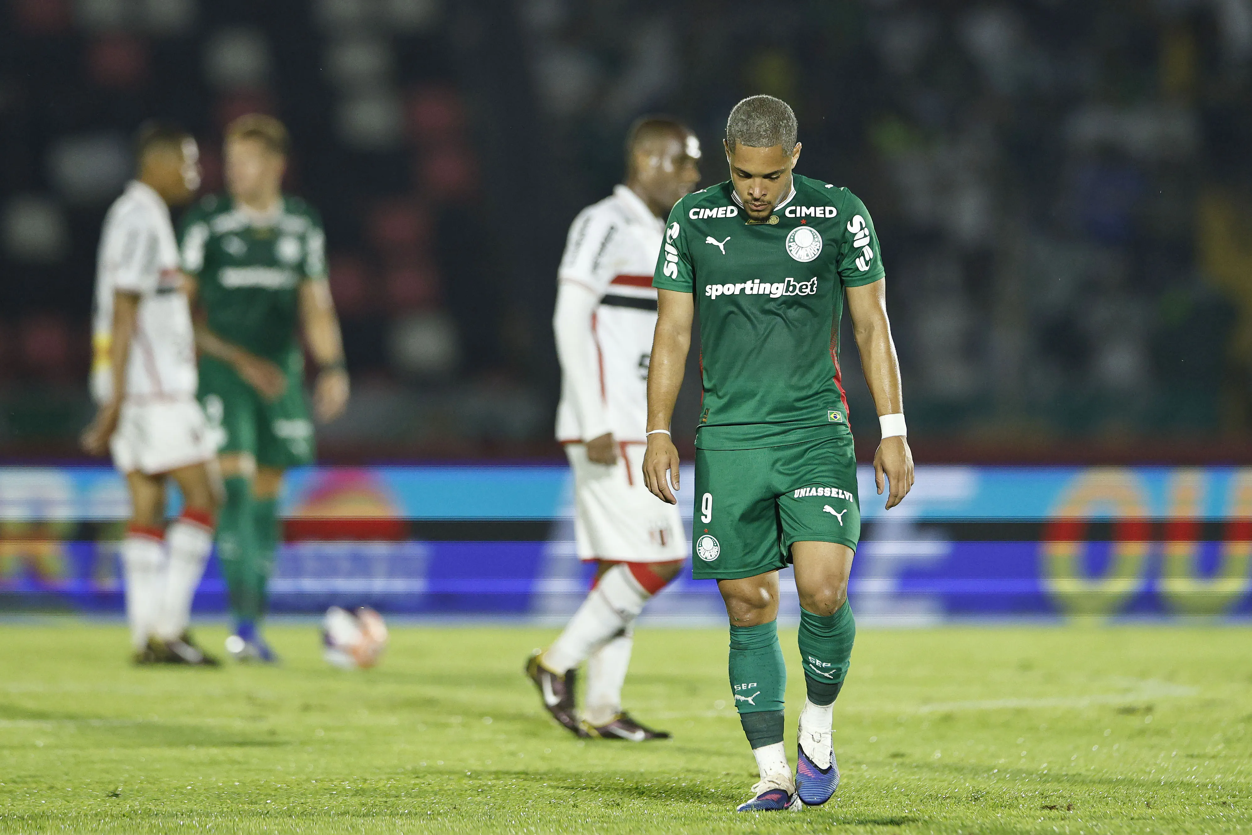 Vitor Roque começou na equipe titular. Foto: Thiago Calil/AGIF