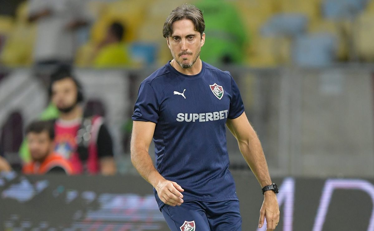 Luís Zubeldía ajusta o Fluminense no segundo tempo e garante vitória no clássico contra o Botafogo