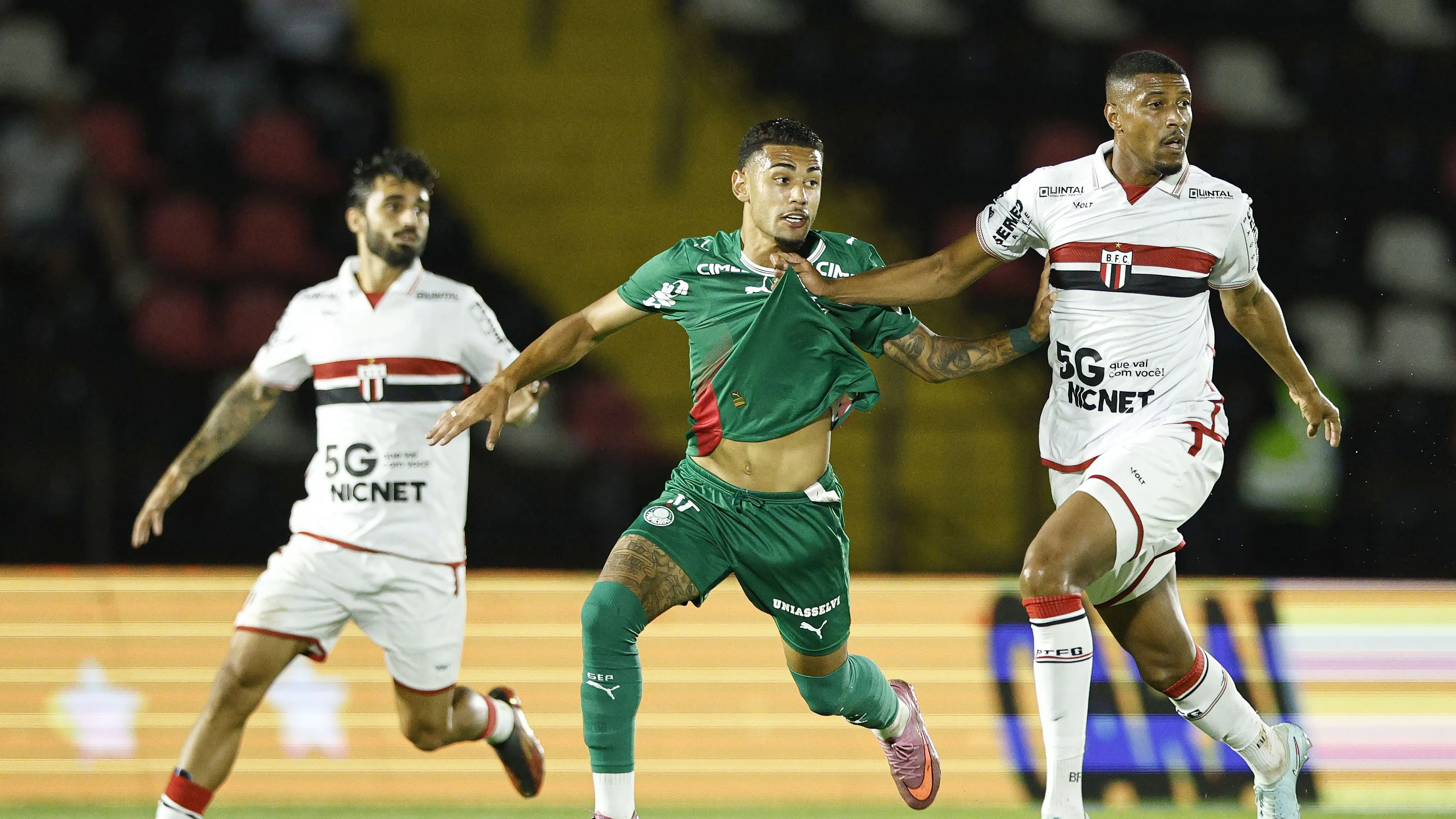 SP – RIBEIRAO PRETO – 01/02/2026 – PAULISTA 2026, BOTAFOGO-SP X PALMEIRAS – Riquelme Fillipi jogador do Palmeiras durante partida contra o Botafogo-SP no estadio Santa Cruz pelo campeonato Paulista 2026. Foto: Thiago Calil/AGIF