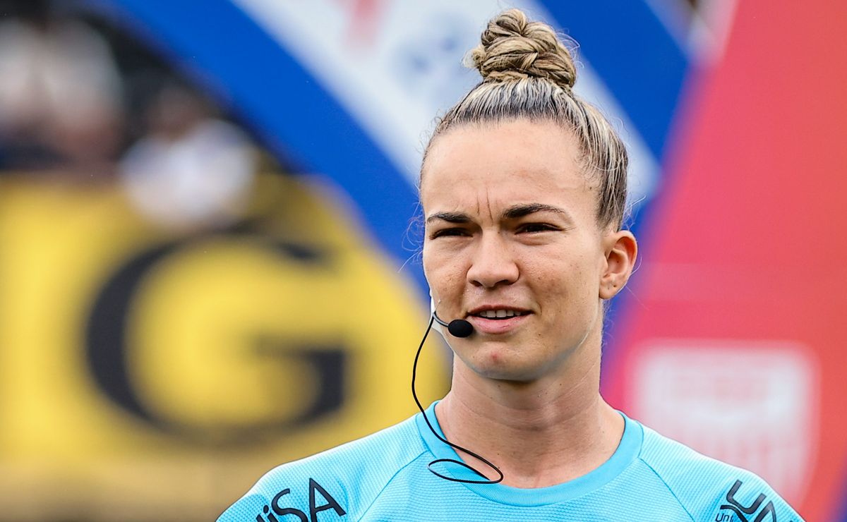 Árbitra Marianna Nanni Batalha causa em Botafogo-SP x Palmeiras causa e recebe veredito na web