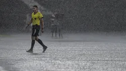 RJ - RIO DE JANEIRO - 01/02/2026 - CARIOCA 2026, BOTAFOGO X FLUMINENSE - O arbitro durante partida entre Botafogo e Fluminense no estadio Engenhao pelo campeonato Carioca 2026. Foto: Thiago Ribeiro/AGIF