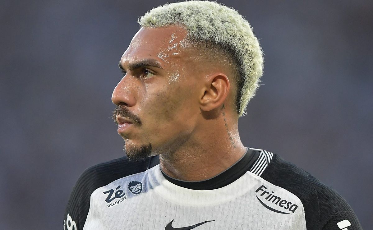 Matheuzinho solta provocação ao Flamengo com “dancinha de Paquetá” após título do Corinthians na Supercopa