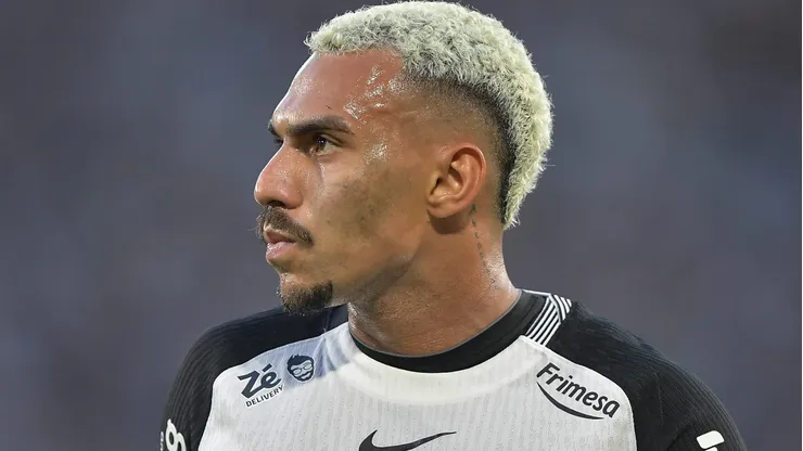 Matheuzinho provoca o Flamengo com "dancinha de Paquetá" após título