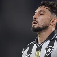 Alex Telles não esconde frustração com derrota do Botafogo no clássico