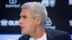 Luis Castro fala aos jornalistas durante sua apresentacao oficial como tecnico do Gremio em coletiva de imprensa realizada no Arena do Gremio. Foto: Maxi Franzoi/AGIF
