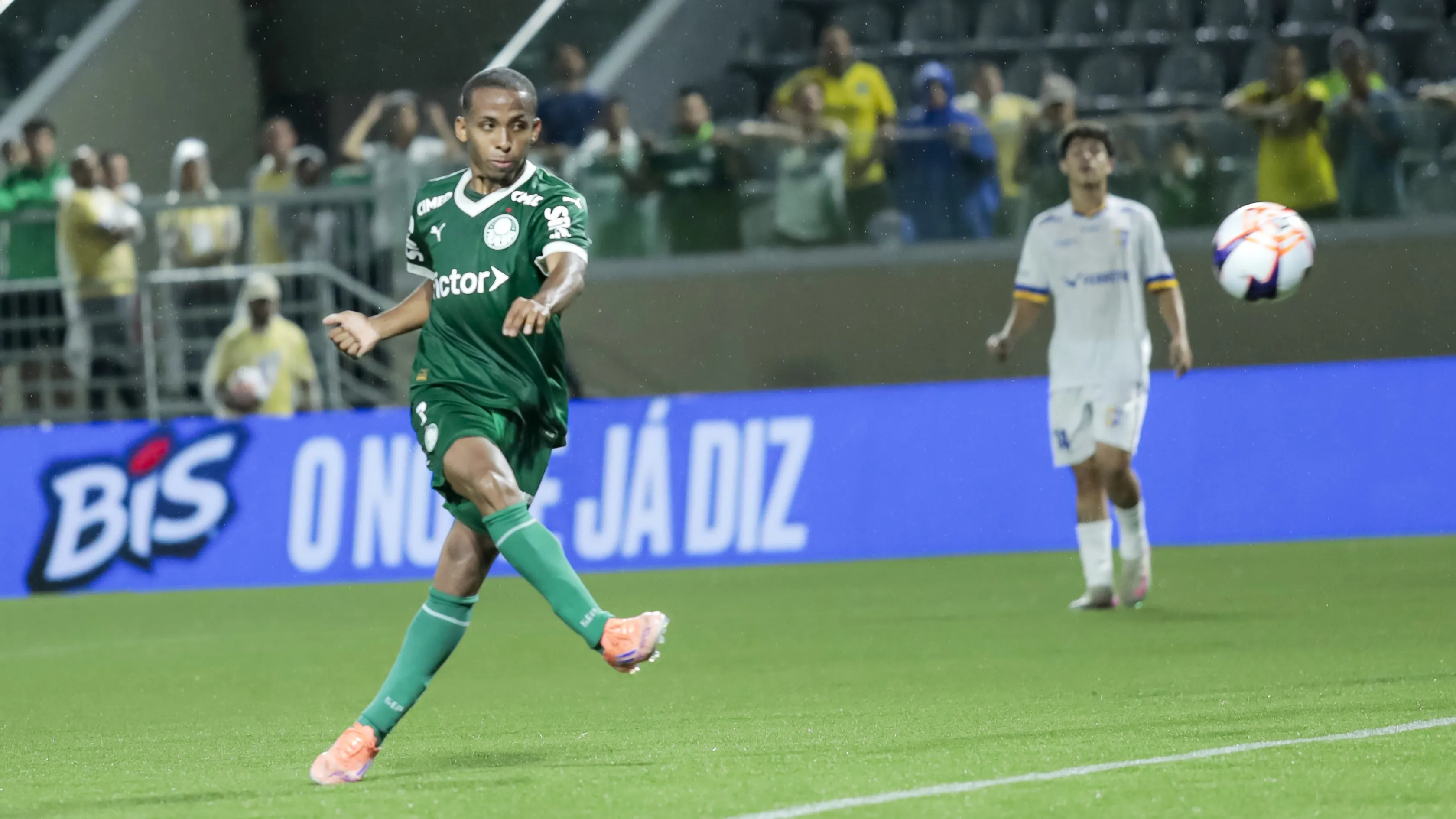 Sorriso deve atuar fora do Brasil - Foto: Marco Miatelo/AGIF.