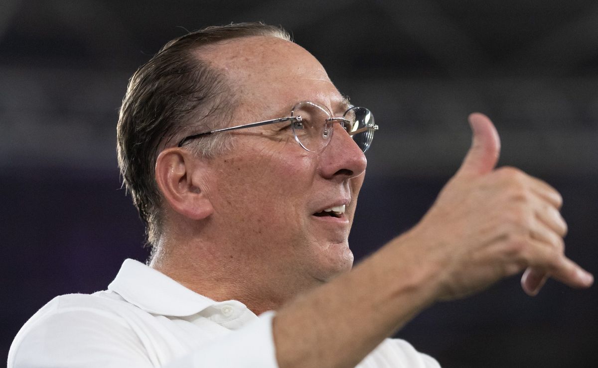 Textor revela cifras milionárias no aporte do Botafogo e alerta sobre complexidade do investimento: “Primeira parcela de R$ 147 milhões”