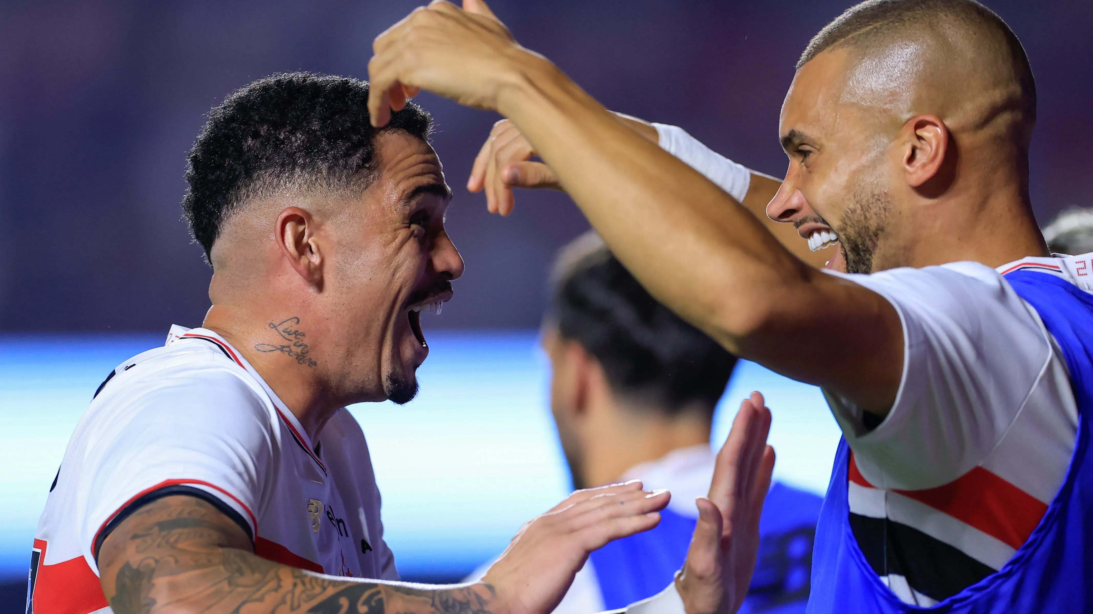 Luciano jogador comemora seu gol com Doria,durante partida contra o Santos no estadio Morumbis pelo campeonato Paulista 2026. Foto: Marcello Zambrana/AGIF