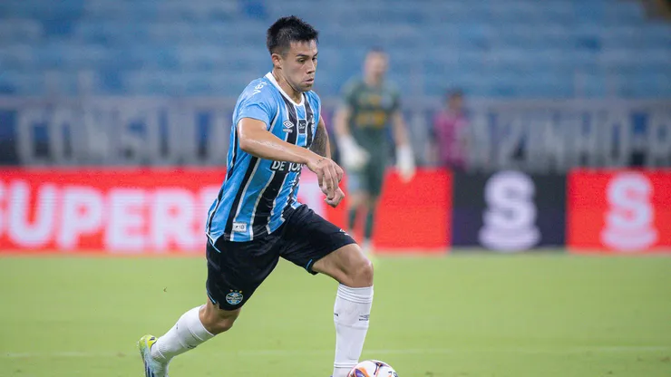 RS - PORTO ALEGRE - 14/01/2026 - GAUCHO 2026, GREMIO X SAO JOSE - Alexander Aravena jogador do Gremio durante partida contra o Sao Jose no estadio Arena do Gremio pelo campeonato Gaucho 2026. Foto: Maxi Franzoi/AGIF