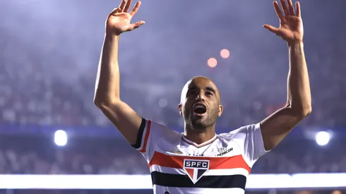 SP – SAO PAULO – 19/08/2025 – COPA LIBERTADORES 2025, SAO PAULO X ATLETICO NACIONAL – Lucas Moura jogador do Sao Paulo comemora vitoria ao final da partida contra o Atletico Nacional no estadio Morumbi pelo campeonato Copa Libertadores 2025. Foto: Marcello Zambrana/AGIF
